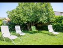 Vakantiehuizen Mirjana - beautiful garden with barbecue: H(4+1) Trogir - Riviera Trogir  - Kroatië  - moestuin
