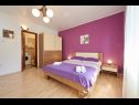 Apartementen en kamers Ivo - with garden: A1(2+2), R1(2+1), R2(2) Trogir - Riviera Trogir  - Appartement - A1(2+2): slaapkamer