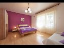 Apartementen en kamers Ivo - with garden: A1(2+2), R1(2+1), R2(2) Trogir - Riviera Trogir  - Appartement - A1(2+2): slaapkamer
