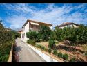 Apartementen en kamers Ivo - with garden: A1(2+2), R1(2+1), R2(2) Trogir - Riviera Trogir  - huis