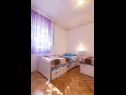 Apartementen Petar - great location close to the sea: A1 Donji (4+2), A2 Gornji (4+2) Trogir - Riviera Trogir  - Appartement - A1 Donji (4+2): slaapkamer
