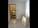 Apartementen Davorka - 50m from the sea A1(2+2), A2(2+2) Trogir - Riviera Trogir  - Appartement - A1(2+2): gang