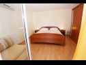 Apartementen Davorka - 50m from the sea A1(2+2), A2(2+2) Trogir - Riviera Trogir  - Appartement - A1(2+2): slaapkamer