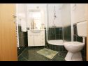 Apartementen Davorka - 50m from the sea A1(2+2), A2(2+2) Trogir - Riviera Trogir  - Appartement - A1(2+2): badkamer met toilet