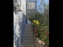 Apartementen Marija - 10m from beach: A1(4+1), A2(6), A3(6+2) Trogir - Riviera Trogir  - trappenhuis