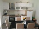 Apartementen Marija - 10m from beach: A1(4+1), A2(6), A3(6+2) Trogir - Riviera Trogir  - Appartement - A1(4+1): keuken en eetkamer