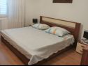 Apartementen Marija - 10m from beach: A1(4+1), A2(6), A3(6+2) Trogir - Riviera Trogir  - Appartement - A2(6): slaapkamer