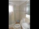 Apartementen Marija - 10m from beach: A1(4+1), A2(6), A3(6+2) Trogir - Riviera Trogir  - Appartement - A2(6): badkamer met toilet