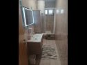 Apartementen Marija - 10m from beach: A1(4+1), A2(6), A3(6+2) Trogir - Riviera Trogir  - Appartement - A3(6+2): badkamer met toilet