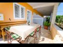 Apartementen Iva - 150m from the beach: A1(4), A3(3), SA2(2) Trogir - Riviera Trogir  - Appartement - A1(4): terras