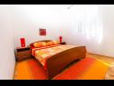 Apartementen Iva - 150m from the beach: A1(4), A3(3), SA2(2) Trogir - Riviera Trogir  - Appartement - A1(4): slaapkamer