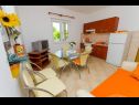 Apartementen Iva - 150m from the beach: A1(4), A3(3), SA2(2) Trogir - Riviera Trogir  - Appartement - A3(3): keuken en eetkamer