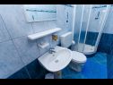 Apartementen Iva - 150m from the beach: A1(4), A3(3), SA2(2) Trogir - Riviera Trogir  - Appartement - A3(3): badkamer met toilet