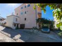 Apartementen Mare - comfortable apartment : A1(5), A2(5) Trogir - Riviera Trogir  - parkeerplaats