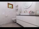 Apartementen Tom - panoramic sea view: A1(6) Trogir - Riviera Trogir  - Appartement - A1(6): badkamer met toilet