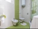 Vakantiehuizen More - garden shower: H(10+2) Vinisce - Riviera Trogir  - Kroatië  - H(10+2): badkamer met toilet