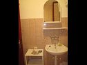 Apartementen Deni - 30 m from sea: A2(4+1), A3(4+2) Vinisce - Riviera Trogir  - Appartement - A3(4+2): badkamer met toilet