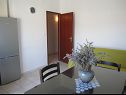 Apartementen Deni - 30 m from sea: A2(4+1), A3(4+2) Vinisce - Riviera Trogir  - Appartement - A3(4+2): woonkamer
