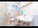 Apartementen A1(2+2), A2(2+1) Vinisce - Riviera Trogir  - Appartement - A1(2+2): badkamer met toilet