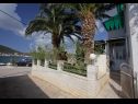 Apartementen Josip - 5 m from beach: A1(6) Vinisce - Riviera Trogir  - huis