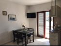 Apartementen Deni - 30 m from sea: A2(4+1), A3(4+2) Vinisce - Riviera Trogir  - Appartement - A3(4+2): keuken en eetkamer