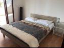 Apartementen Deni - 30 m from sea: A2(4+1), A3(4+2) Vinisce - Riviera Trogir  - Appartement - A2(4+1): slaapkamer