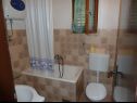 Apartementen Maja - 80 m from pebble beach: A1(4+1) prizemlje, A4(4) kat, SA1 Istok(2), SA2 Zapad(2) Vinisce - Riviera Trogir  - Appartement - A1(4+1) prizemlje: badkamer met toilet