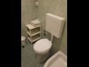 Apartementen Slaven - 50 m from beach: A1(4+2), A2(2+1), A3(4+1) Vinisce - Riviera Trogir  - Appartement - A1(4+2): badkamer met toilet