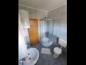 Apartementen Antonija - fitness: SA1(2), A2(2+2), SA3(2+1), A4(2+2) Vinisce - Riviera Trogir  - Appartement - A2(2+2): badkamer met toilet