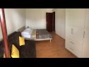 Apartementen Deni - 30 m from sea: A2(4+1), A3(4+2) Vinisce - Riviera Trogir  - Appartement - A2(4+1): slaapkamer