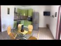 Apartementen Deni - 30 m from sea: A2(4+1), A3(4+2) Vinisce - Riviera Trogir  - Appartement - A2(4+1): keuken en eetkamer