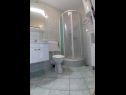 Apartementen Josi - 150 m from sea: A1(4+1), A2(4+1), A4(4+1) Vinisce - Riviera Trogir  - Appartement - A1(4+1): badkamer met toilet