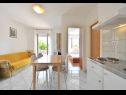 Apartementen Josi - 150 m from sea: A1(4+1), A2(4+1), A4(4+1) Vinisce - Riviera Trogir  - Appartement - A1(4+1): keuken en eetkamer