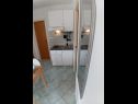 Apartementen Josi - 150 m from sea: A1(4+1), A2(4+1), A4(4+1) Vinisce - Riviera Trogir  - Appartement - A1(4+1): keuken