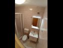 Apartementen Josi - 150 m from sea: A1(4+1), A2(4+1), A4(4+1) Vinisce - Riviera Trogir  - Appartement - A2(4+1): badkamer met toilet