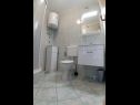 Apartementen Josi - 150 m from sea: A1(4+1), A2(4+1), A4(4+1) Vinisce - Riviera Trogir  - Appartement - A4(4+1): badkamer met toilet