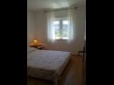 Apartementen Josi - 150 m from sea: A1(4+1), A2(4+1), A4(4+1) Vinisce - Riviera Trogir  - Appartement - A4(4+1): slaapkamer