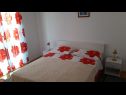 Apartementen Mare - with parking : A1(4+1) Vinisce - Riviera Trogir  - Appartement - A1(4+1): slaapkamer