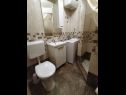 Apartementen Srđan - 10 m from the beach : A1(4), A2(2+1), A3(4+1) Vinisce - Riviera Trogir  - Appartement - A1(4): badkamer met toilet