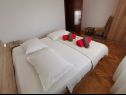 Apartementen Srđan - 10 m from the beach : A1(4), A2(2+1), A3(4+1) Vinisce - Riviera Trogir  - Appartement - A2(2+1): slaapkamer