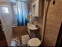Apartementen Srđan - 10 m from the beach : A1(4), A2(2+1), A3(4+1) Vinisce - Riviera Trogir  - Appartement - A2(2+1): badkamer met toilet