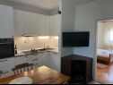 Apartementen Jere - 30 m from beach: A1(4+1), A2(2+1) Vinisce - Riviera Trogir  - Appartement - A1(4+1): keuken en eetkamer