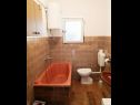 Apartementen Ivan  - 15 m from beach: A1(7), SA2(2), A3(2+1) Vinisce - Riviera Trogir  - Appartement - A1(7): badkamer met toilet