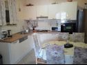 Apartementen Josip - 5 m from beach: A1(6) Vinisce - Riviera Trogir  - Appartement - A1(6): keuken en eetkamer
