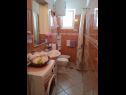 Apartementen Josip - 5 m from beach: A1(6) Vinisce - Riviera Trogir  - Appartement - A1(6): badkamer met toilet