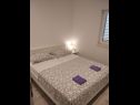 Apartementen Ivan  - 15 m from beach: A1(7), SA2(2), A3(2+1) Vinisce - Riviera Trogir  - Appartement - A3(2+1): slaapkamer