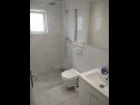 Apartementen Ivan  - 15 m from beach: A1(7), SA2(2), A3(2+1) Vinisce - Riviera Trogir  - Appartement - A3(2+1): badkamer met toilet