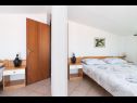 Apartementen Din - 40 m from sea: A1(5+1), A2(2+1), A3(2+1), A4(2+2), A5(2+2) Kukljica - Eiland Ugljan  - Appartement - A5(2+2): slaapkamer