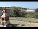 Vakantiehuizen VEKY - 50m from sea: Holiday House H(4+2) Susica - Eiland Ugljan  - Kroatië  - parkeerplaats