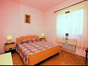 Apartementen MiMa - 150 m from the beach: A1(2+2), A3(5), A2(2+2) Susica - Eiland Ugljan  - Appartement - A2(2+2): slaapkamer